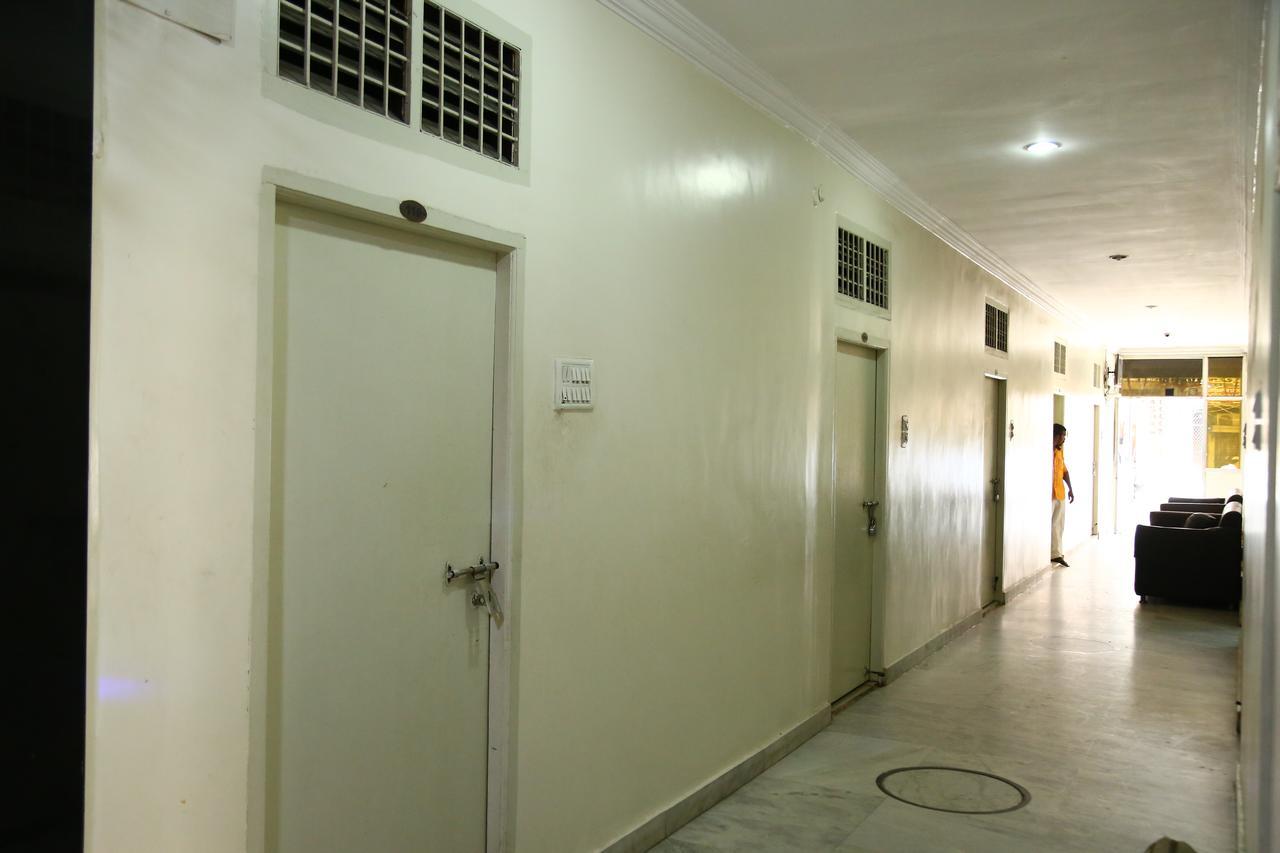 Sri Sai Krishna Deluxe Lodge Hyderabad Luaran gambar