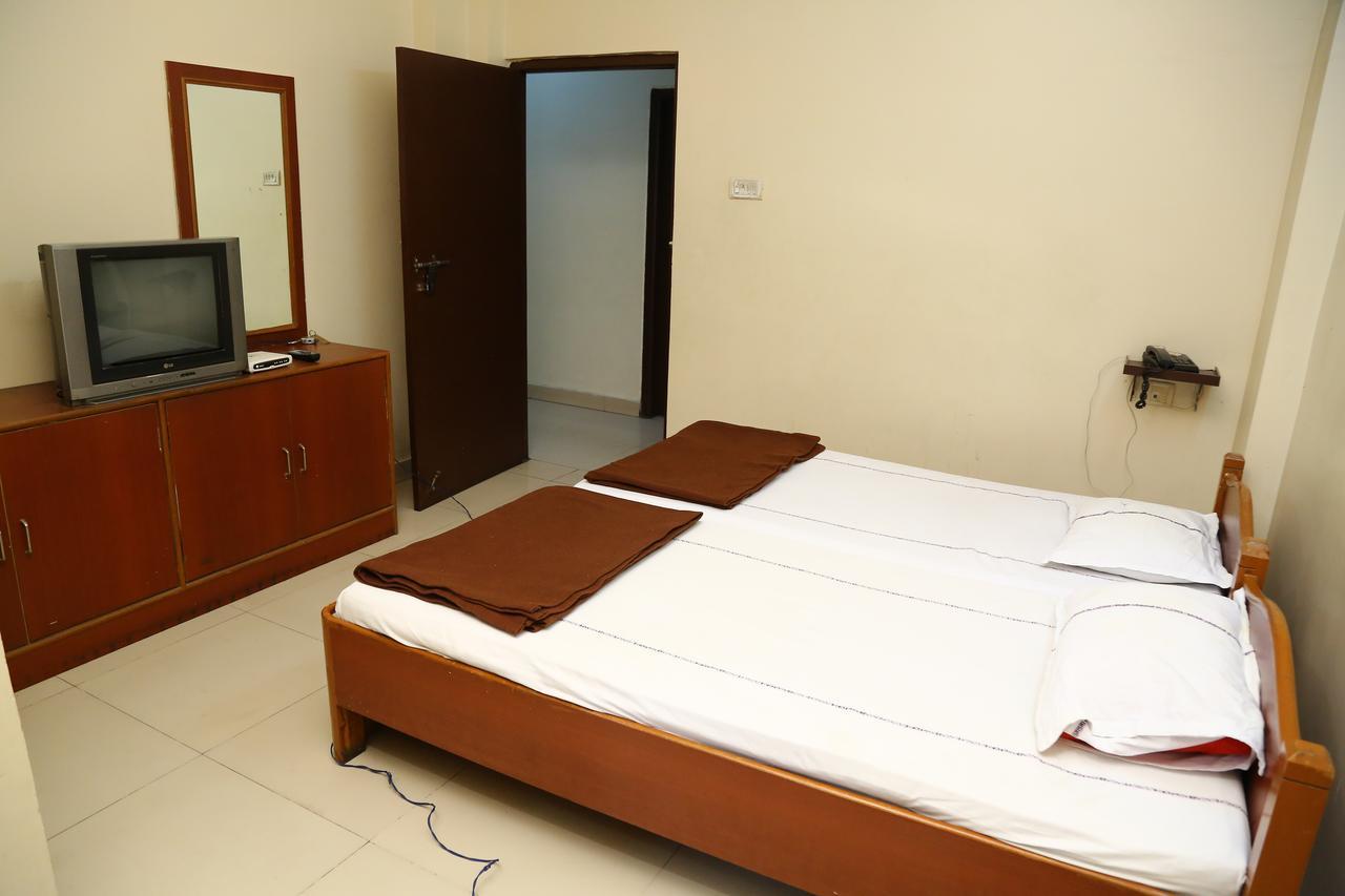 Sri Sai Krishna Deluxe Lodge Hyderabad Luaran gambar