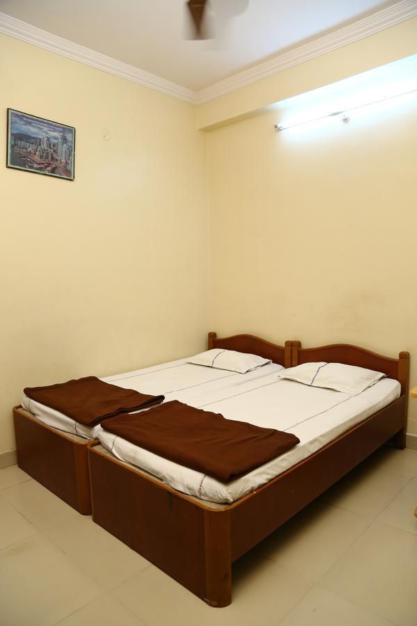 Sri Sai Krishna Deluxe Lodge Hyderabad Luaran gambar
