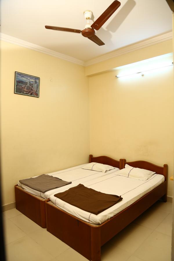Sri Sai Krishna Deluxe Lodge Hyderabad Luaran gambar