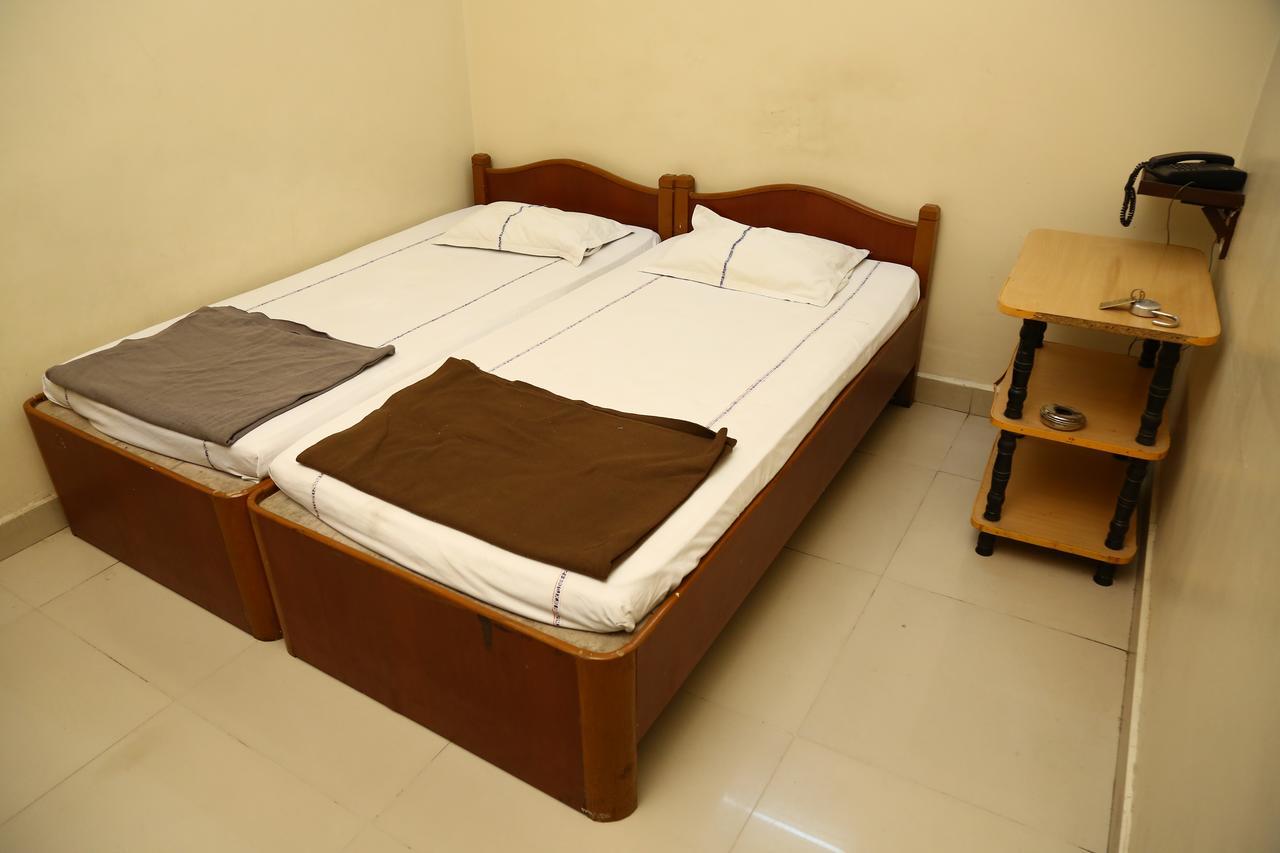 Sri Sai Krishna Deluxe Lodge Hyderabad Luaran gambar